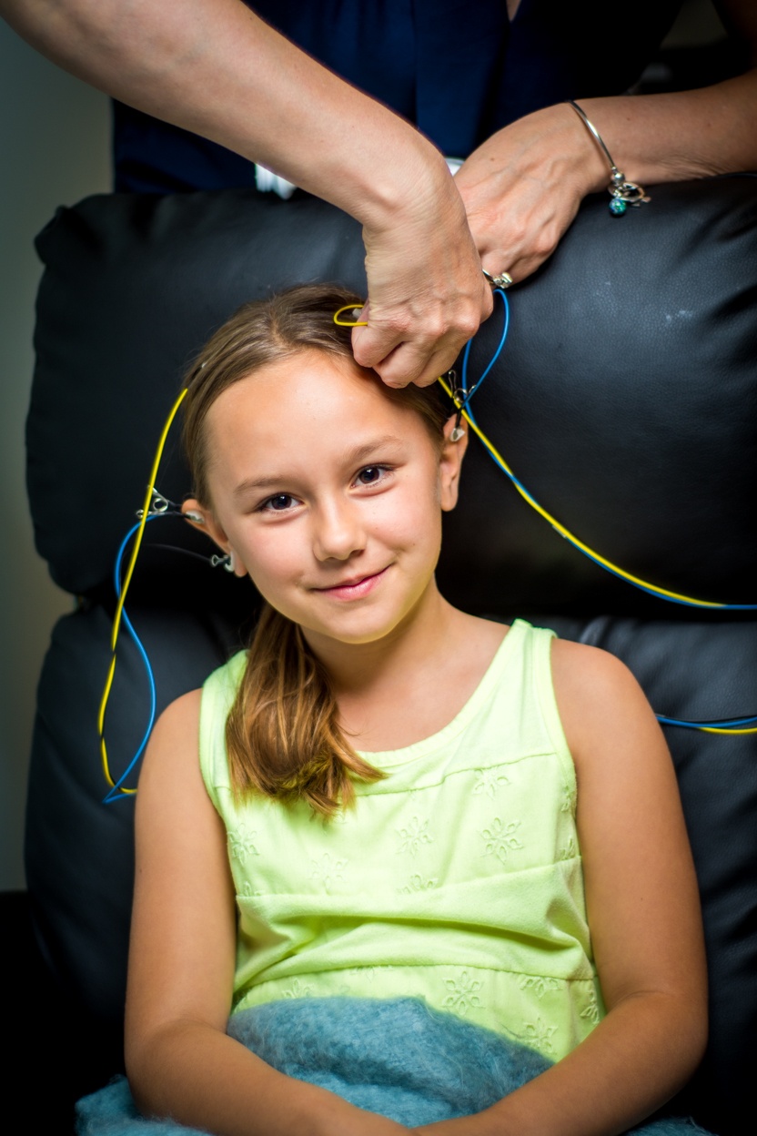 NeurOptimal girl in green